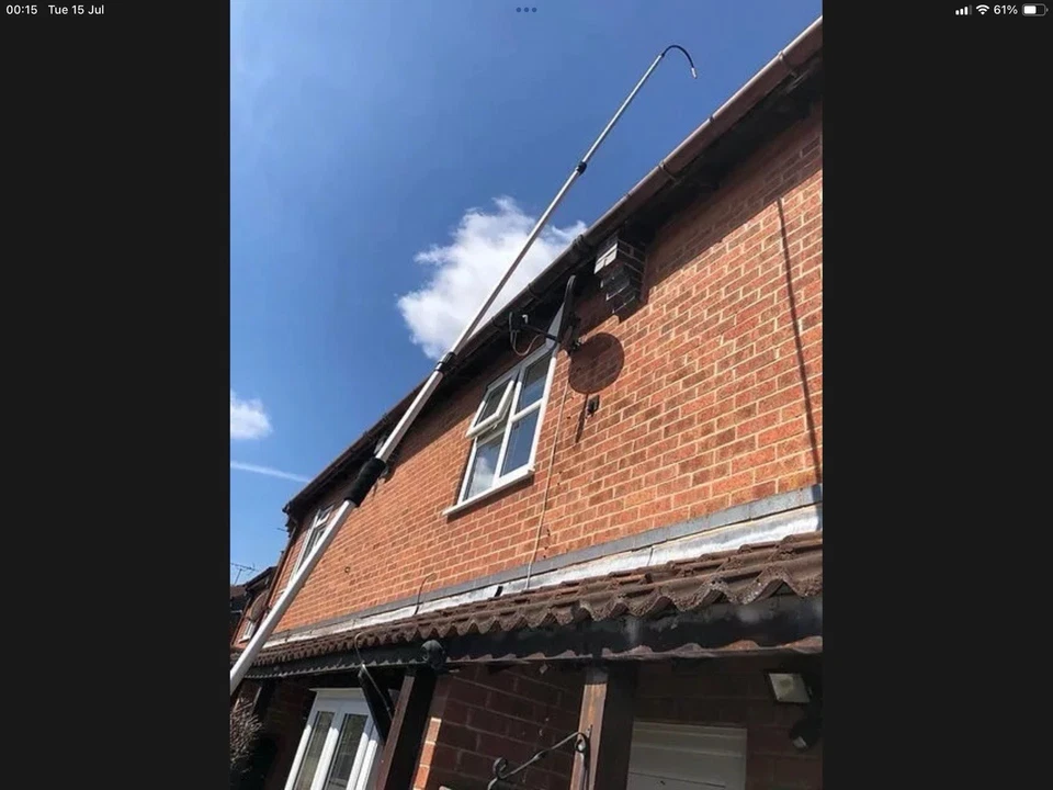 4 Mtr Window & Gutter Cleaning Brush With Gutter Jet Attachment & Soap Dispener  - Image 3 of 4