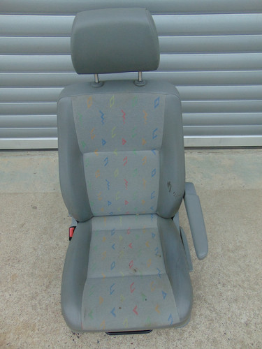 VW T5 7H Sitz vorne links Fahrersitz Stoff Inka Armlehne 2008