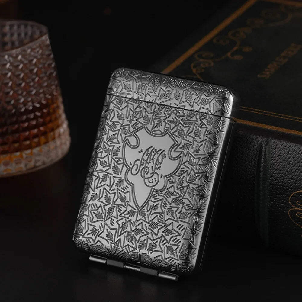 tommy shelby cigarette brand Actor Cillian Murphy, who is a real-life non-smoker, played the famous character in the series Peaky Blinders. His character was known for smoking constantly and appearing in almost every Peaky Blinders Engraved Cigarette Case