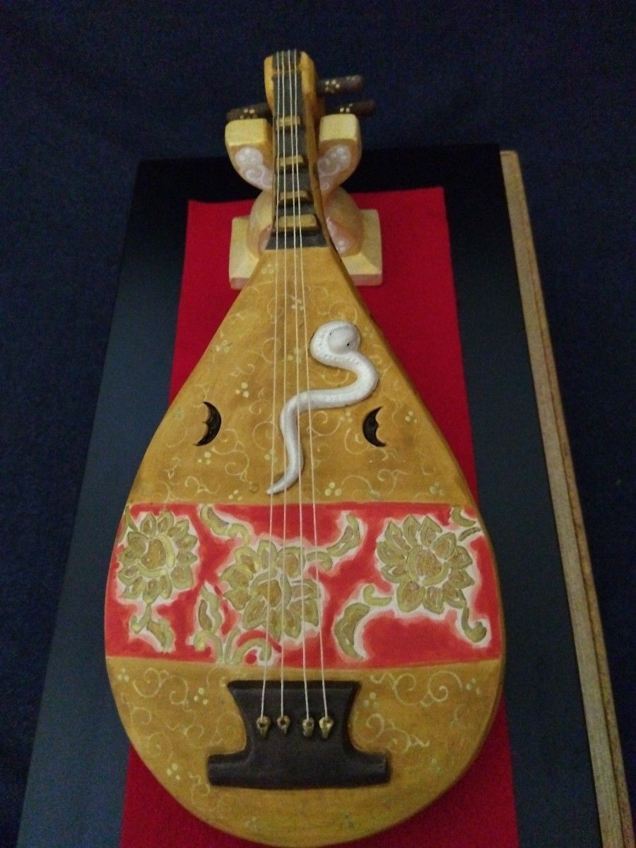 Japanese biwa musical rare instrument Pottery ornament