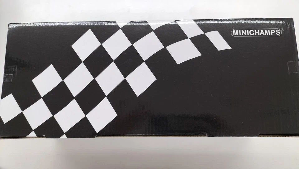 MINICHAMPS Minicar 1/18 VM KARMANN GHIA 1970 Used - Image 4 of 4