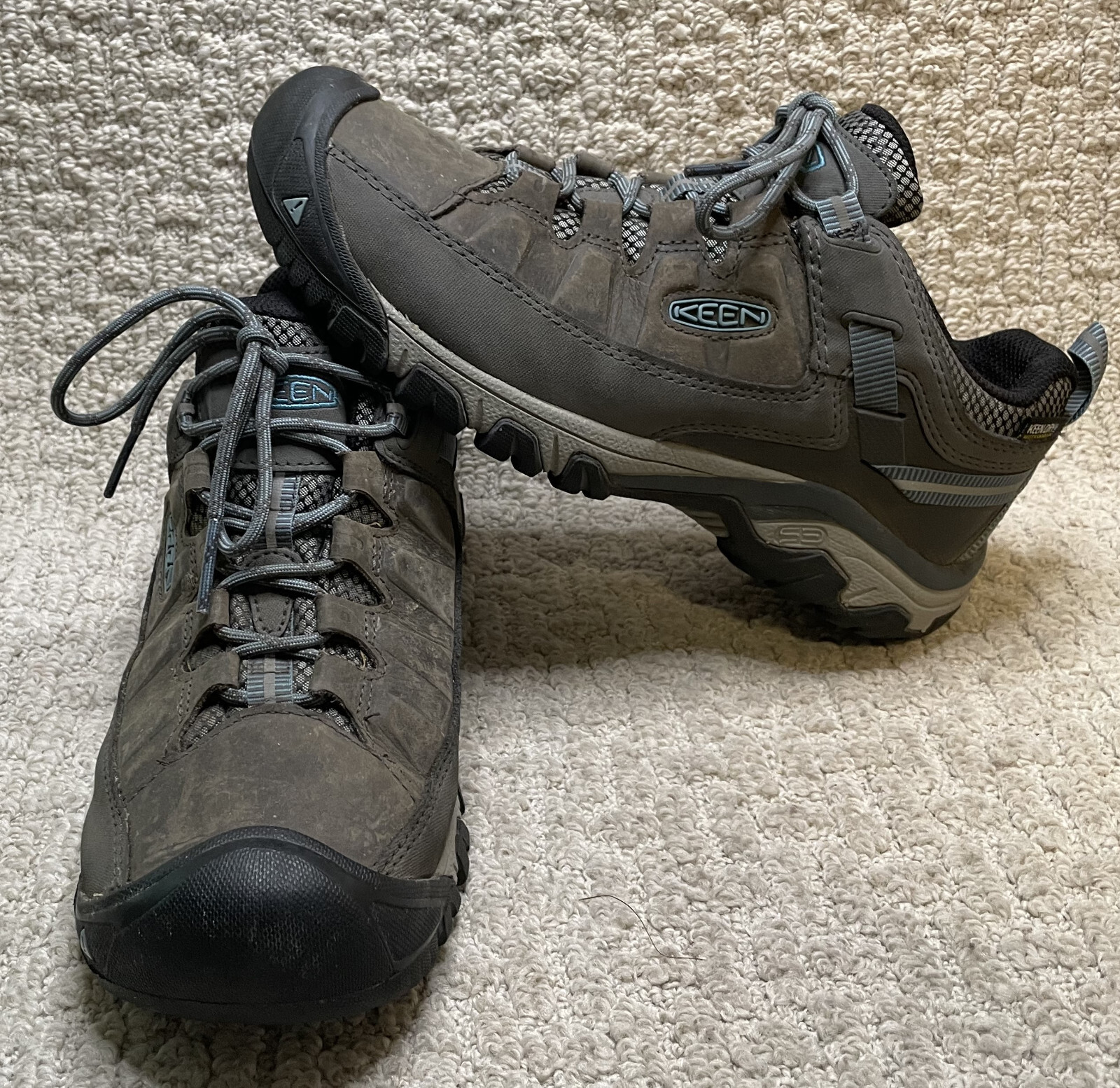 Scarpe da trekking Keen grigie targee basse impermeabili sneaker donna 9 5 stringate