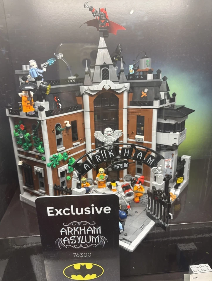 2025 LEGO DC Batman Arkham Asylum 76300 New In Box SEALED IN HAND *SHIPS ASAP* - Image 3 of 4