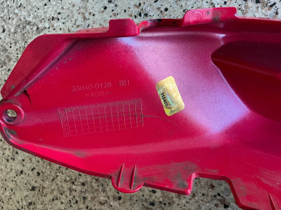 2012 - 16 KAWASAKI NINJA 650 OEM LEFT REAR BACK TAIL FAIRING RED 324524 OEM - Image 4 of 4