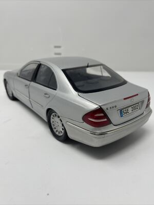 Kyosho 1:18 Diecast Mercedes-Benz E-Class W211 No Mirrors