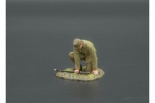 THOMAS GUNN WW2 PACIFIC RS067 SURRENDERING JAPANESE OFFICER