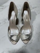 Wedding Shoes Ivory Silk Size 7.5 David  s Bridal Caparros Shoes