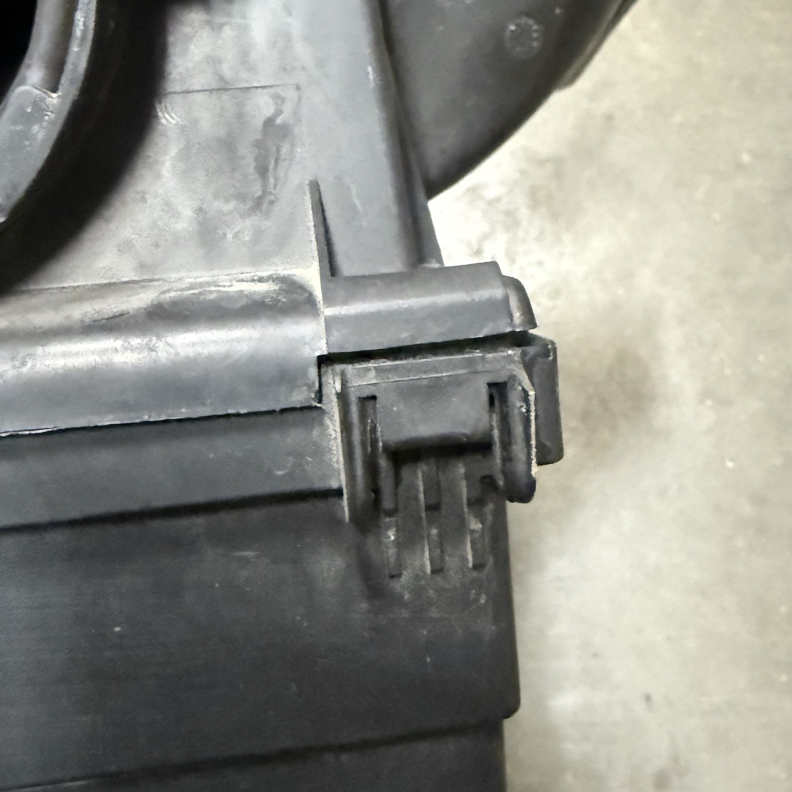 BMW E46 325i 2.5L X3 Air Filter Housing Intake Muffler 2001-2006 USED OEM