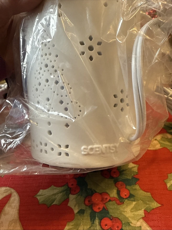 Scentsy - Oropel - Calentador de cera 6” copos de nieve blancos y árbol de Navidad decoración navideña Foto 2 de 4