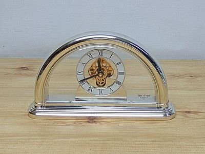 Vintage 80er Jahre RHYTHM Quartz Skelett Kaminuhr - voll funktionsfähig 