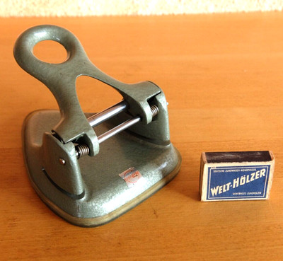 Alter Locher Open Japan Guss Stahlguss Vintage Spitzenqualität
