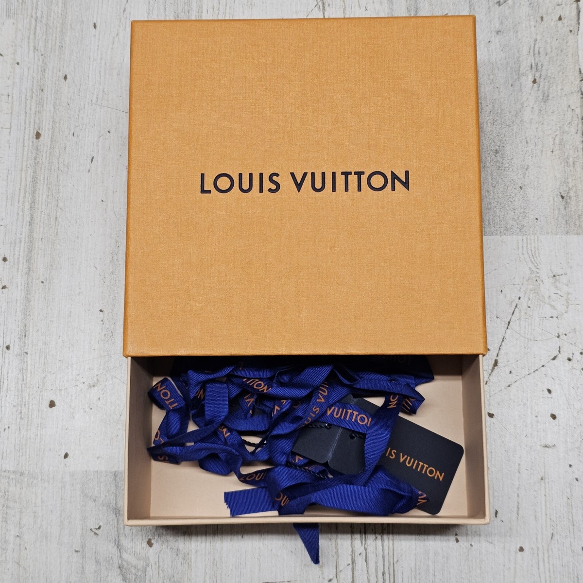 Authentic Louis Vuitton Empty Pull Out Gift Box. 6 5/8