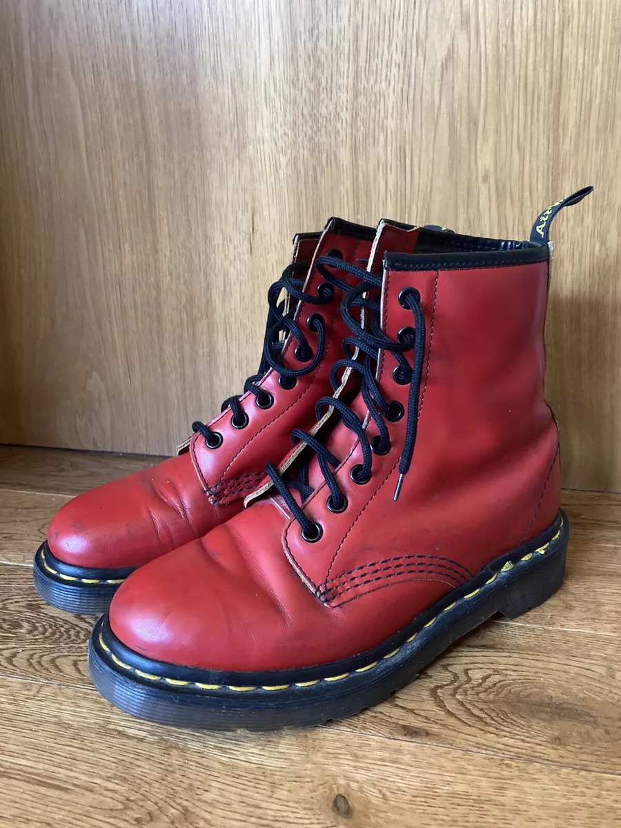 vintage Dr. Martens 8 hole boots 1990’s