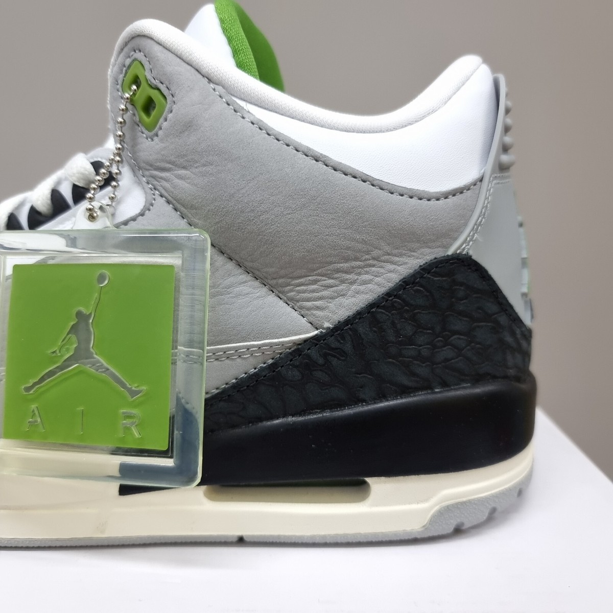 Jordan 3 hotsell chlorophyll hoodie