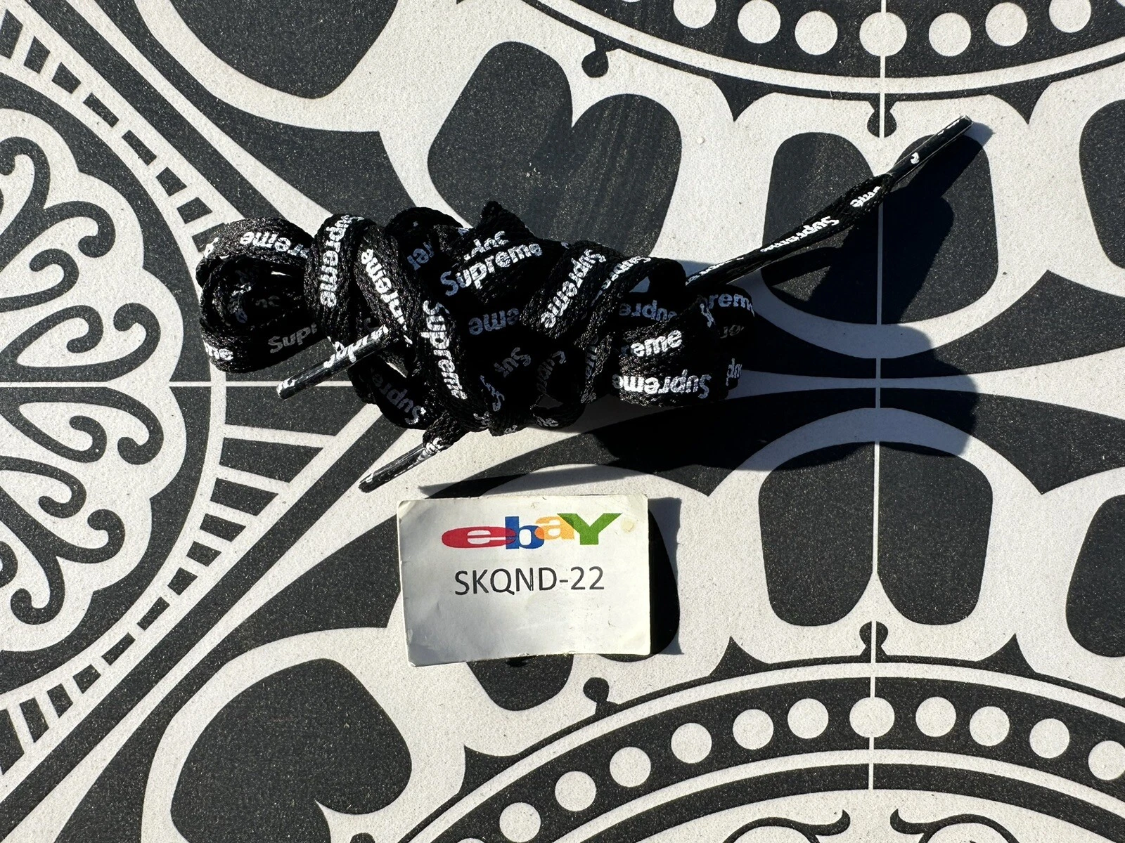 Lacets de chaussures Supreme noirs livraison gratuite
