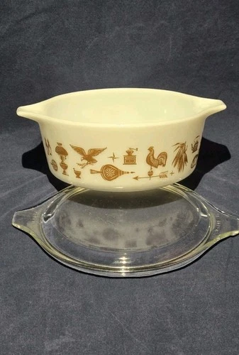 Vintage PYREX Early American #472 1.5 Pint Casserole Dish with lid