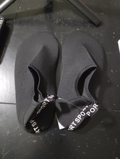 Water shoes black