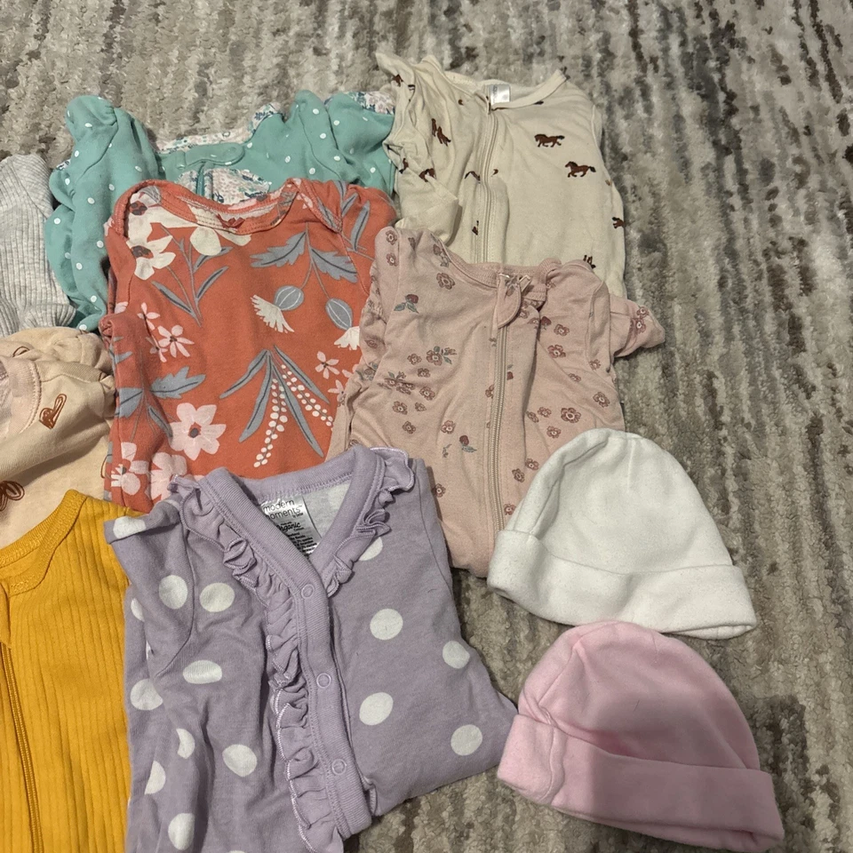 Lote de 11 pijamas bebê menina recém-nascida Carter's burtsbees ect zíper pé dorminhoco - Imagem 4 de 4
