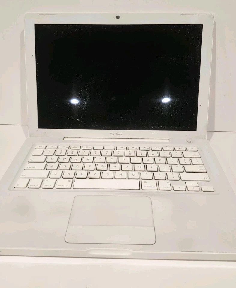 Apple Macbook A1181 13.3" Laptop PARTS ONLY White Untested - Image 3 of 4
