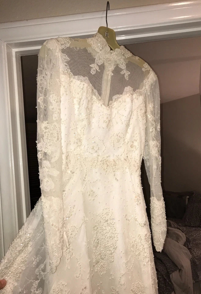 Vintage Kleinfeld’s Wedding Dress Size 6 White A-Line French Lace Beaded 1983 - Image 4 of 4