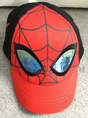 SPIDERMAN CAP WITH EYES THAT CHANGE 