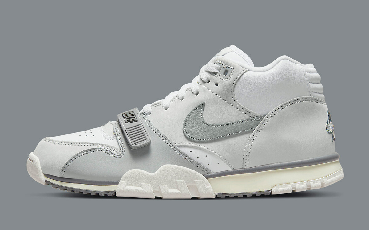 nike air trainer 1 photon dust light smoke grey