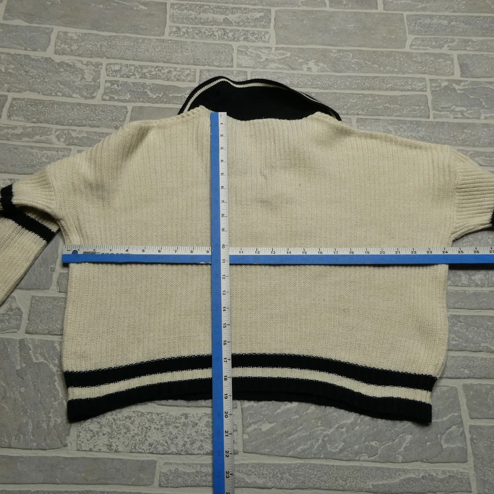 Suéter corto cuadrado iets frans para mujer beige medio tejido con cable cuello letterman Foto 4 de 4