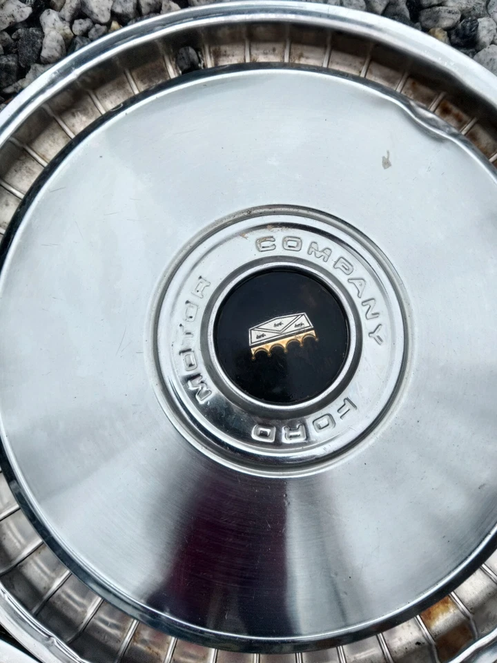 Four Vintage 1971-1976 Ford F100 F150 Galaxie LTD Torino 15" Hubcaps 3 Trim Ring - Imagem 4 de 4