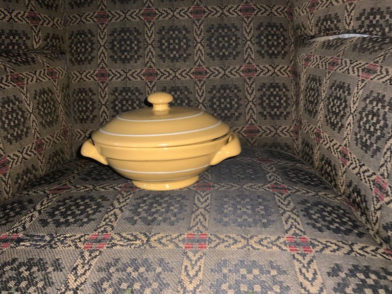 RETIRED Ragon House covered casserole 8x5 with lid