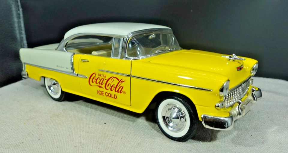 Johnny Lightning Coca Cola 1955 Chevrolet Bel Air 1/18 - Image 2 of 4