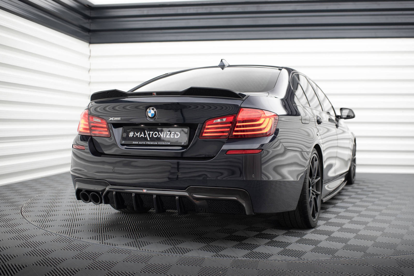 Heck Ansatz Diffusor V.2 für BMW 5er M-Paket F10 F11 Doppelauspuff li. schwarz