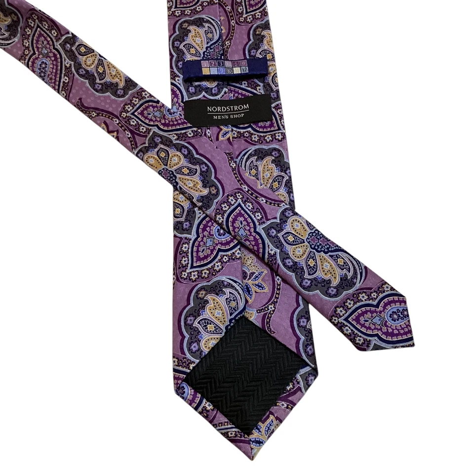 Corbata de diseñador NORDSTROM para hombre 100 % seda XL geométrica púrpura/azul/dorado usada en excelente estado Foto 3 de 3