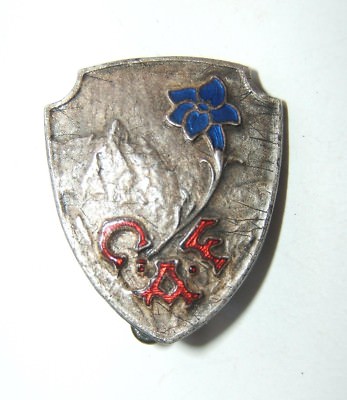 ANCIEN INSIGNE DU CLUB ALPIN FRANCAIS ( C.A.F