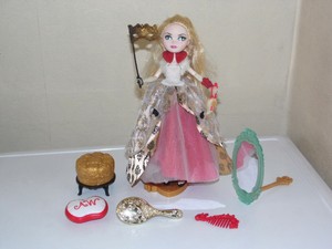 apple white thronecoming doll