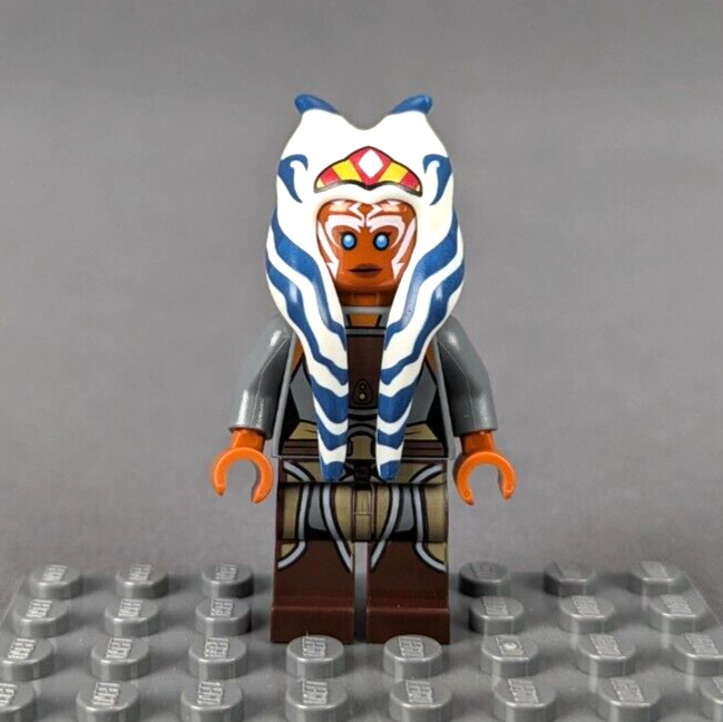 Lego Star Wars Minifigure Ahsoka Tano Adult Tunic with Armor and Belt sw0759
