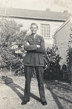 1940s WWII US Military Soldier Handsome Man in Uniform Arms Crossed Photo P17r16