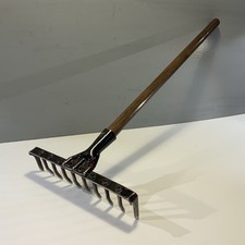 VINTAGE SHORT HANDLED RAKE  FOR RAISED BEDS GARDEN BORDERS ETC