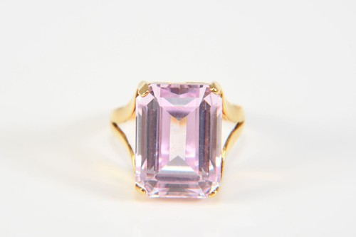 C16B21- Anello in oro 750 18kt con zaffiro rosa circa 17ct.