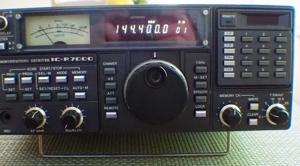 Icom IC-R7000 Radio Empfänger Amateurfunk Teile oder Reparatur - Bild 2 von 4