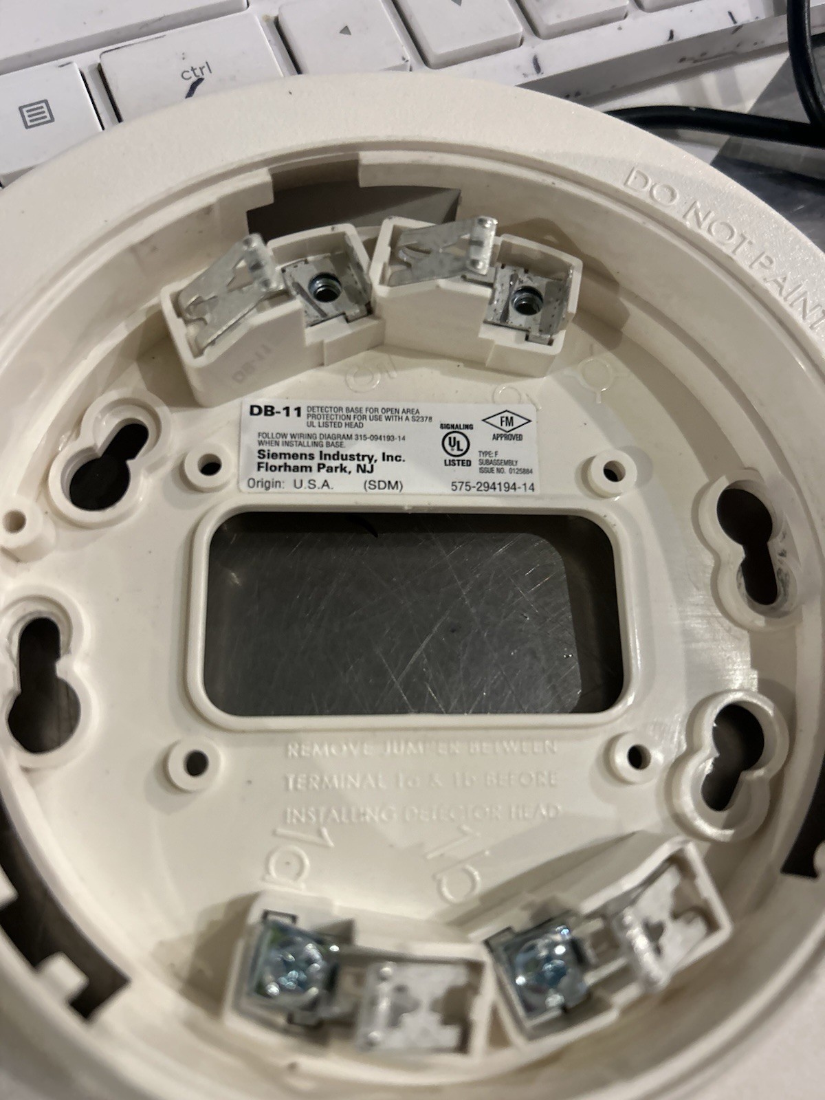 SIEMENS DB-11 smoke detector base installed but never used Manf. date in 2025
