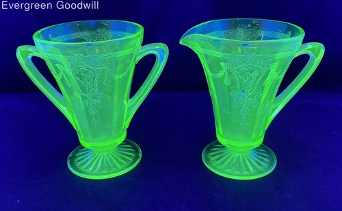 Vintage Anchor Hocking Glass Company Uranium Glass Creamer And Sugar Bowl Set