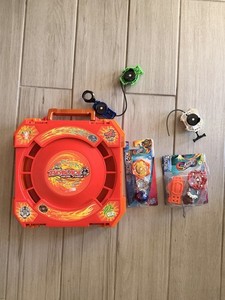 Beyblade Metal Fusion Battle Arena Set with Tops and Launchers
