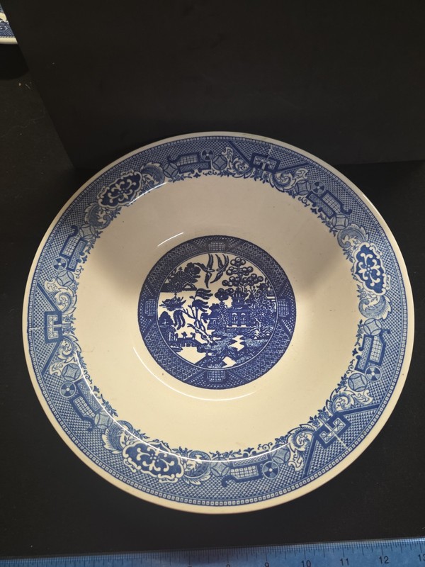 Blue Willow 10 1/4 Inch Serving Bowl In Excellent Condition 