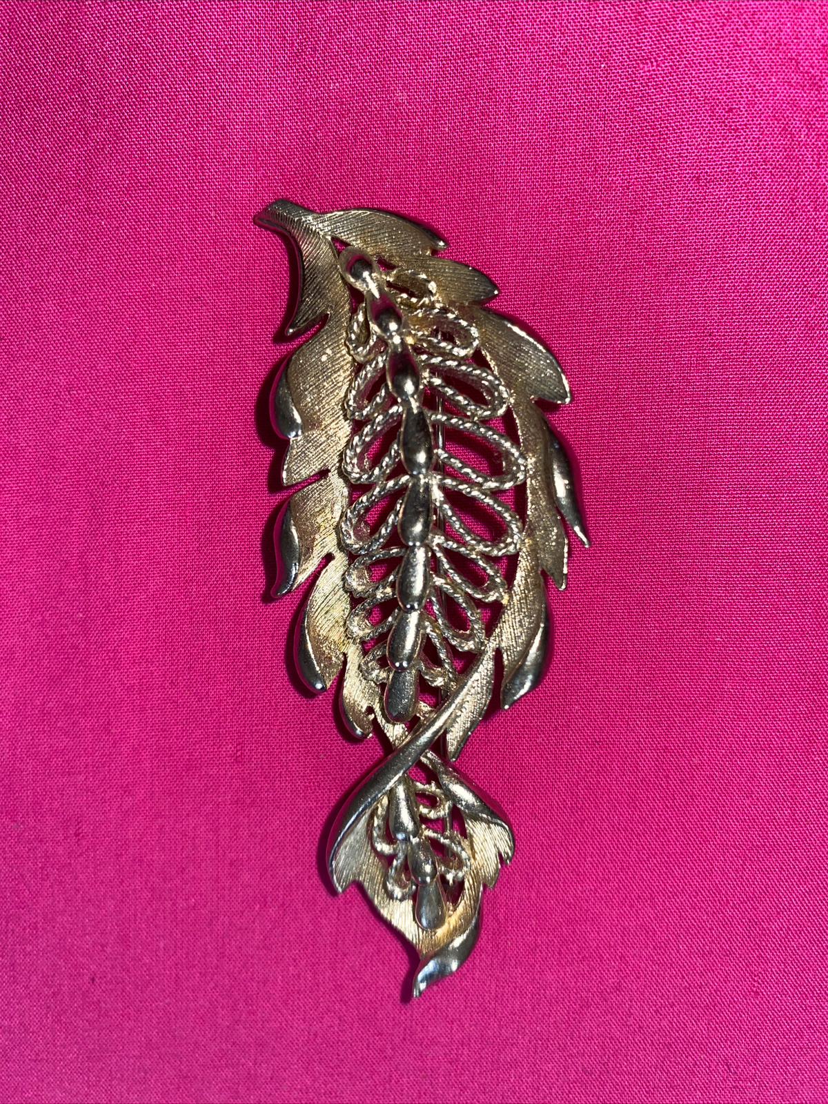 Vtg Lisner signed Silvertone Leaf Brooch - image 4