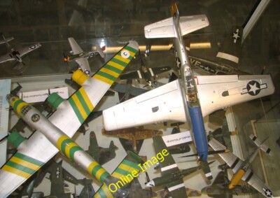 Foto 6x4 RAF Hethel Memorial Museum - Exponat viele Modellflugzeuge sind auf c2014