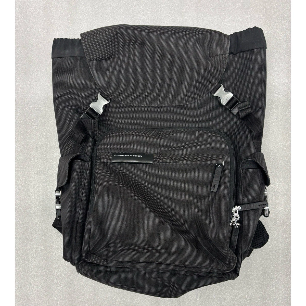 Preços baixos em Bolsas Mochila Preta Porsche Design para Homens