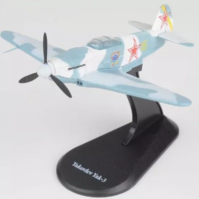 Aereo Da Caccia Yakovlev Yak-3M Della Seconda Guerra Mondiale Con Aereo Da Caccia Yakovlev Yak-3M Della Seconda Guerra Mondiale Con