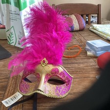 Brand New Mardi Gras Masquerade Colombina Vanity Fair Venetian Mask Magenta