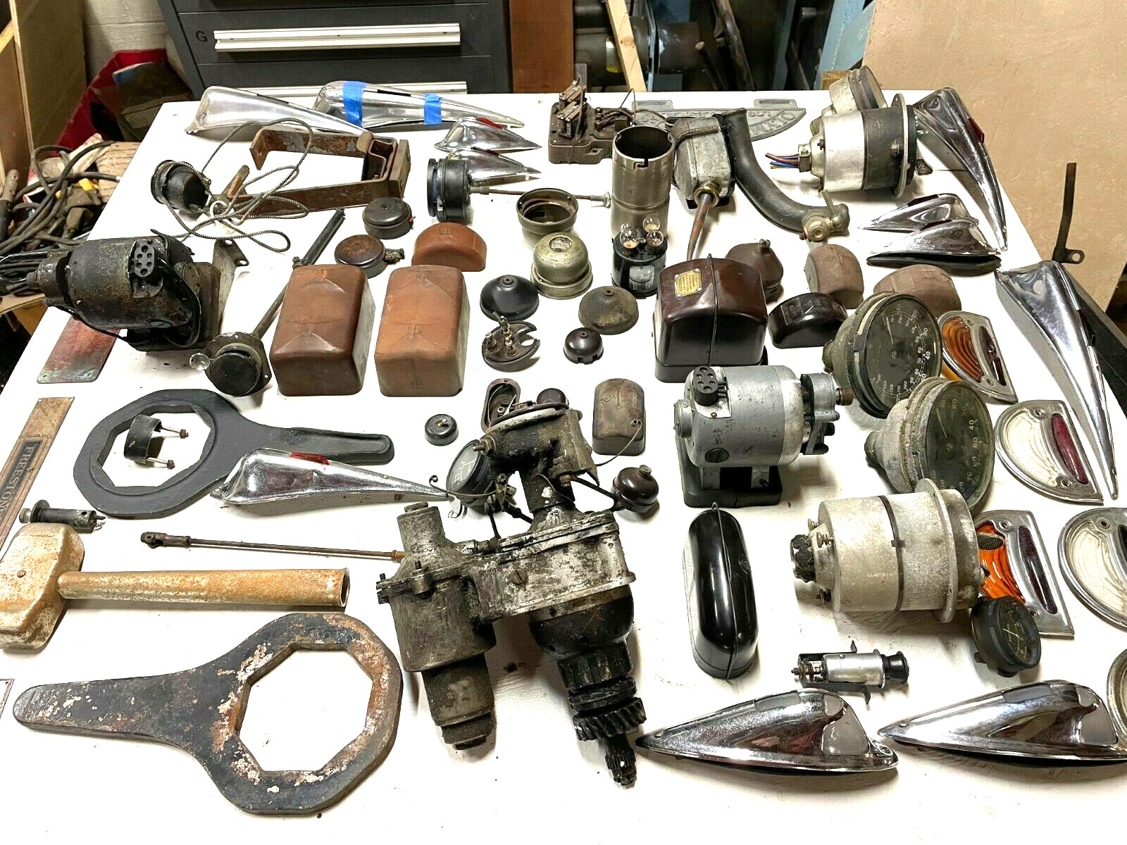 ROLLS ROYCE PREWAR SIDE MOUNT SPARE RETAINER. THE LARGEST EPW BENTLEY INVENTORY!