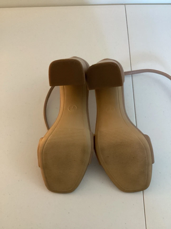 Sandalias de tacón ancho A New Day talla 7 nude punta cuadrada cómodas tacones neutros Foto 4 de 4